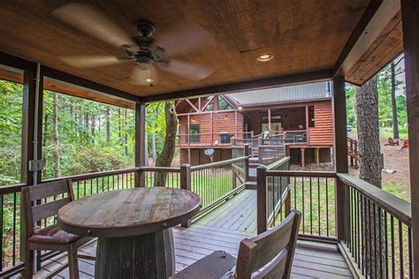 Running Bear Lodge is a beautifully decorated luxury cabin that brings you the best of Broken Bow. . Skinny bear lodge broken bow